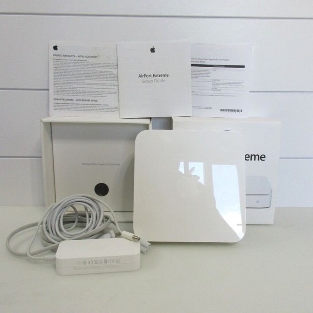 Apple AirPort Extreme Router 802.11n Wi-Fi (MD031LLA) ELectronics Technology